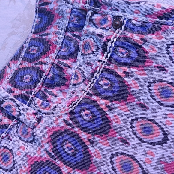 Size 5: 1st Kiss: Multi Color Jean Shorts - Picture 6 of 6